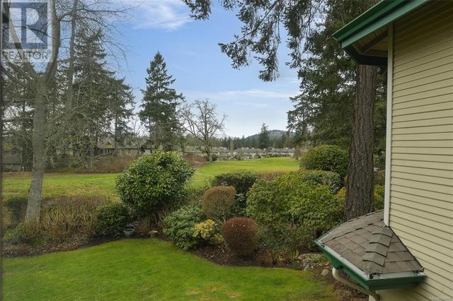 5 - 520 Marsett Pl, House attached with 4 bedrooms, 3 bathrooms and 1 parking in Saanich BC | Image 34