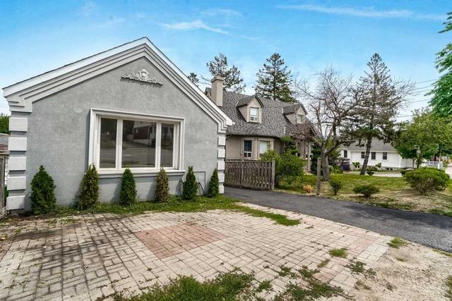 699 Scarlett Rd, House detached with 2 bedrooms, 2 bathrooms and 4 parking in Toronto ON | Image 1