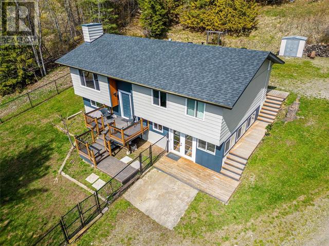 6823 Charleson Road, House detached with 4 bedrooms, 2 bathrooms and null parking in Columbia Shuswap F BC | Image 32