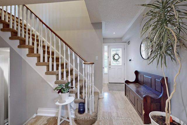 7 Baywell Cres, House semidetached with 3 bedrooms, 2 bathrooms and 3 parking in Aurora ON | Image 3