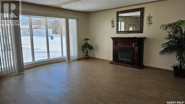 605 6th Avenue, House detached with 3 bedrooms, 3 bathrooms and null parking in Cudworth SK | Image 4