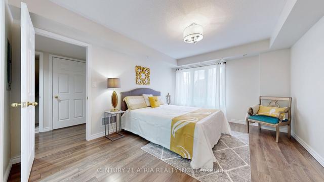 2213 Bur Oak Ave, Townhouse with 2 bedrooms, 2 bathrooms and 2 parking in Markham ON | Image 2