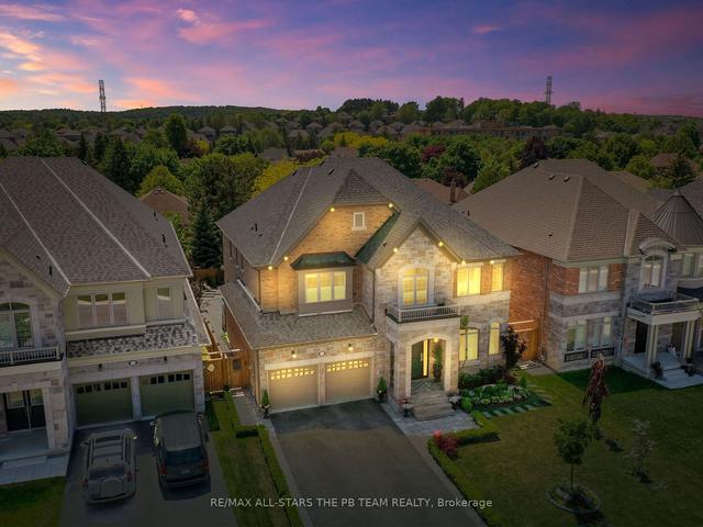 22 Brown Crt, House detached with 4 bedrooms, 4 bathrooms and 7 parking in Newmarket ON | Image 1