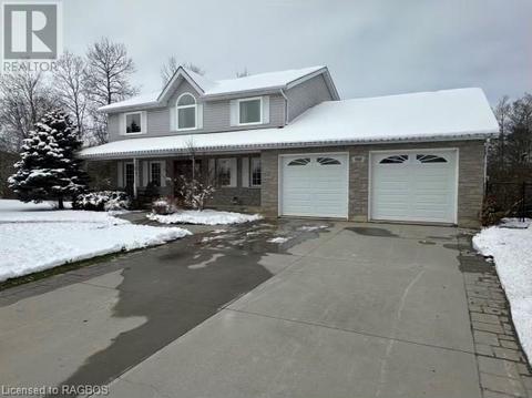 690 17th Street Crescent, Hanover, ON, N4N3S7 | Card Image