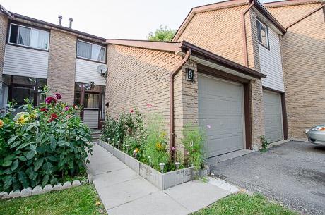 09 - 50 Silverbell Grve, Townhouse with 3 bedrooms, 2 bathrooms and 2 parking in Toronto ON | Image 1
