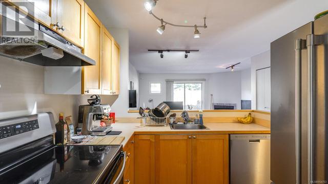 4 - 301 Arnet Rd, House attached with 2 bedrooms, 1 bathrooms and 1 parking in Tofino BC | Image 9