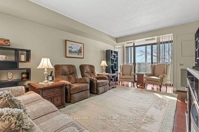 203 - 301 Frances Ave, Condo with 3 bedrooms, 2 bathrooms and 1 parking in Hamilton ON | Image 4
