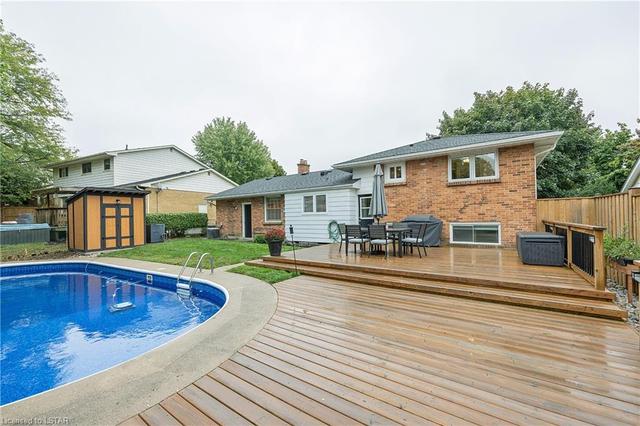 1071 St Croix Avenue, House detached with 3 bedrooms, 1 bathrooms and 3 parking in London ON | Image 36