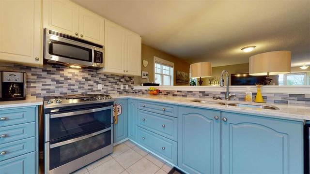 2 Peace Cres, House detached with 2 bedrooms, 3 bathrooms and 4 parking in Peterborough ON | Image 3