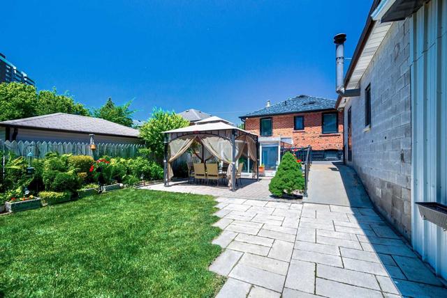 93 Cynthia Rd, House detached with 3 bedrooms, 2 bathrooms and 5 parking in Toronto ON | Image 18
