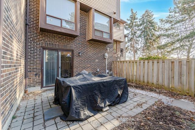 16 - 16 Carleton Pl, Townhouse with 3 bedrooms, 2 bathrooms and 2 parking in Brampton ON | Image 22