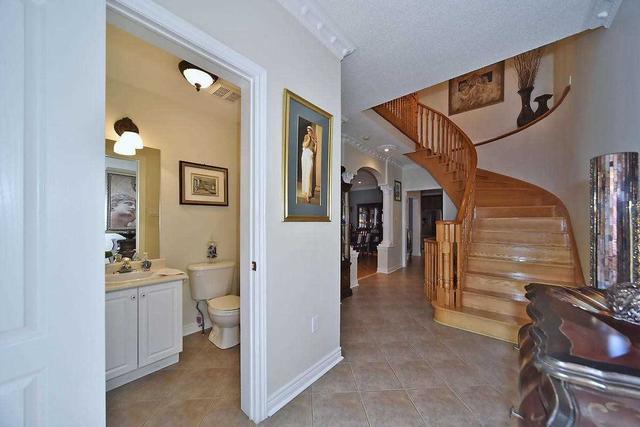 198 Golden Gate Circ, House detached with 4 bedrooms, 4 bathrooms and 4 parking in Vaughan ON | Image 15