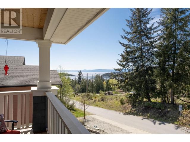 5438 Mccourt Road, House detached with 3 bedrooms, 2 bathrooms and 5 parking in Sechelt BC | Image 3