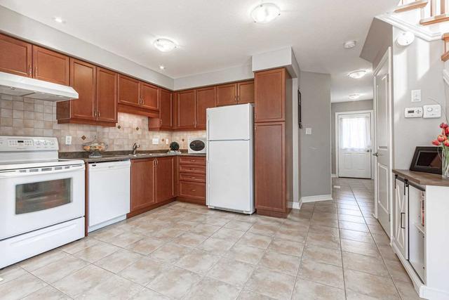 99 Lambeth Way, House attached with 2 bedrooms, 3 bathrooms and 2 parking in Guelph ON | Image 24