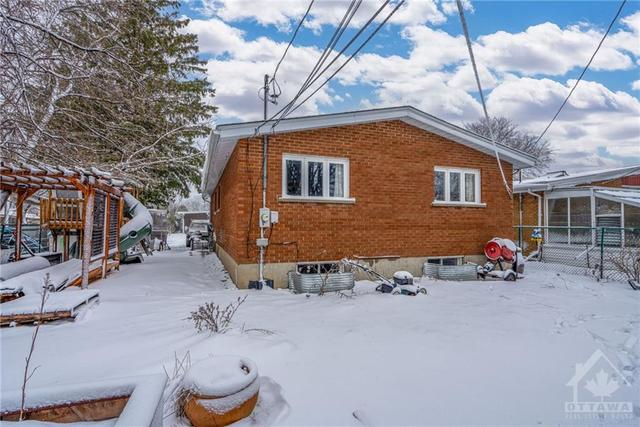 2581 Yarmouth Crescent, House detached with 4 bedrooms, 2 bathrooms and 6 parking in Ottawa ON | Image 20