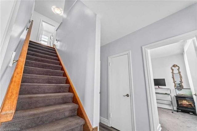 936 Philip St, House detached with 4 bedrooms, 2 bathrooms and 4 parking in Peterborough ON | Image 8