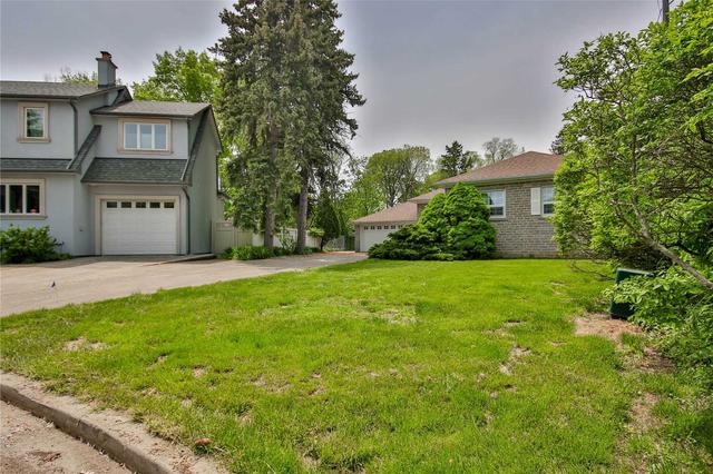 3 Faircrest Circ, House detached with 3 bedrooms, 2 bathrooms and 6 parking in Toronto ON | Image 3
