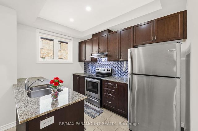 15 Miami Grve, House attached with 3 bedrooms, 4 bathrooms and 2 parking in Brampton ON | Image 3