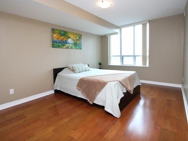 315 - 335 Rathburn Rd W, Condo with 2 bedrooms, 2 bathrooms and 1 parking in Mississauga ON | Image 4