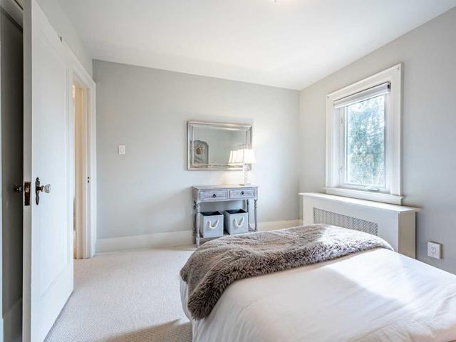 1 Cameron Cres, House detached with 3 bedrooms, 2 bathrooms and 2 parking in Toronto ON | Image 8