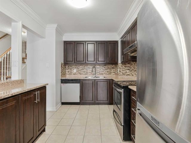 40 Collins Cres, Townhouse with 3 bedrooms, 3 bathrooms and 2 parking in Brampton ON | Image 12