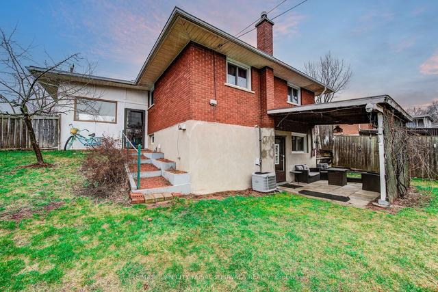 66 Beech Ave, House detached with 3 bedrooms, 1 bathrooms and 2 parking in Cambridge ON | Image 2