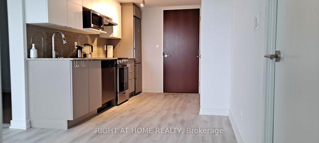 901 - 120 Varna Dr, Condo with 2 bedrooms, 1 bathrooms and 1 parking in Toronto ON | Image 5