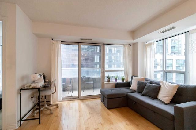 940 - 250 Wellington St W, Condo with 2 bedrooms, 2 bathrooms and 0 parking in Toronto ON | Image 4