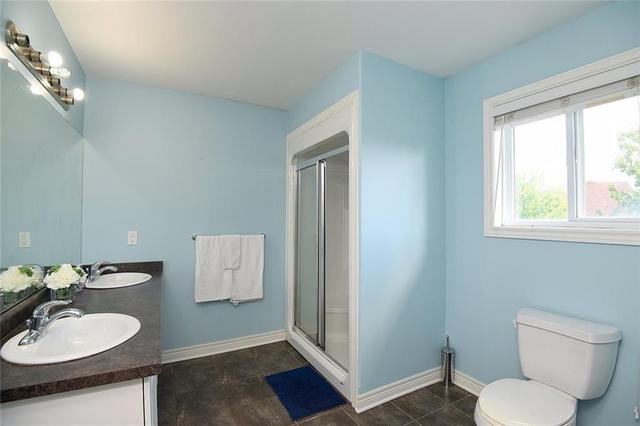 8706 Westport Dr, House detached with 3 bedrooms, 3 bathrooms and 5 parking in Niagara Falls ON | Image 6