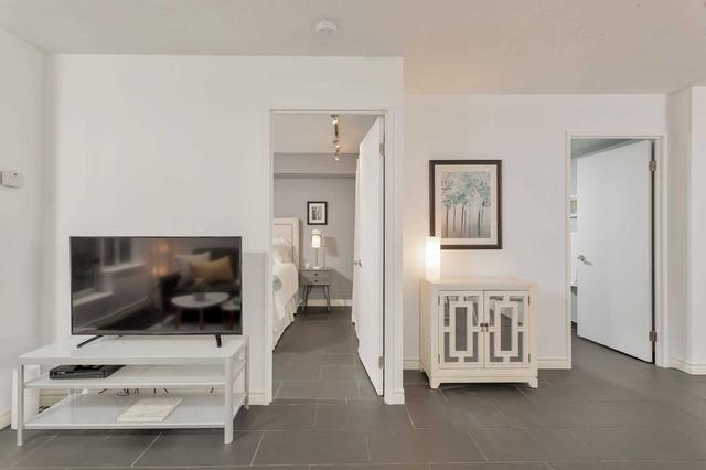 423 - 1005 King St W, Condo with 1 bedrooms, 1 bathrooms and 1 parking in Toronto ON | Image 4