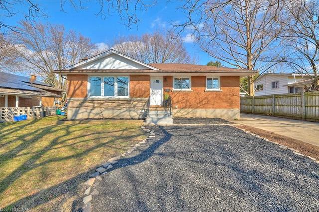 4 Clearview Heights, House detached with 6 bedrooms, 2 bathrooms and 3 parking in St. Catharines ON | Image 12