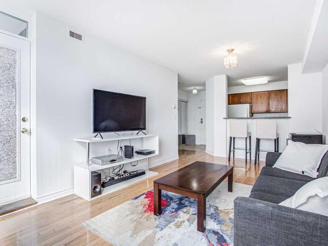 606 - 906 Sheppard Ave W, Condo with 2 bedrooms, 2 bathrooms and 1 parking in Toronto ON | Image 1