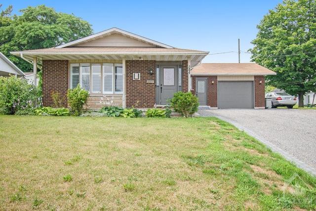 244 Percy Street, House detached with 3 bedrooms, 2 bathrooms and 5 parking in Smiths Falls ON | Image 1