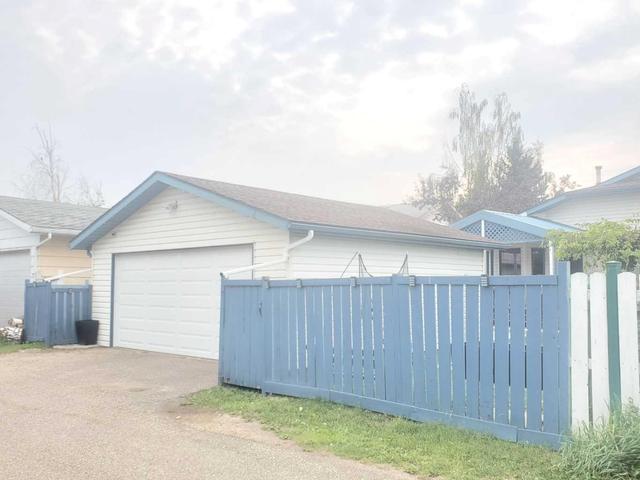 7043 Poplar Drive, House detached with 3 bedrooms, 2 bathrooms and 3 parking in Grande Prairie AB | Image 9
