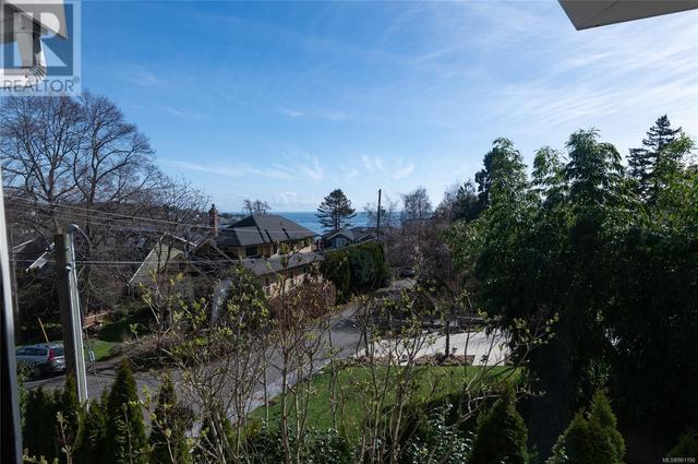195 Sunny Lane, House detached with 3 bedrooms, 2 bathrooms and 3 parking in Oak Bay BC | Image 25