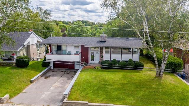 44 Robert Street E, House detached with 4 bedrooms, 2 bathrooms and 3 parking in Penetanguishene ON | Image 49