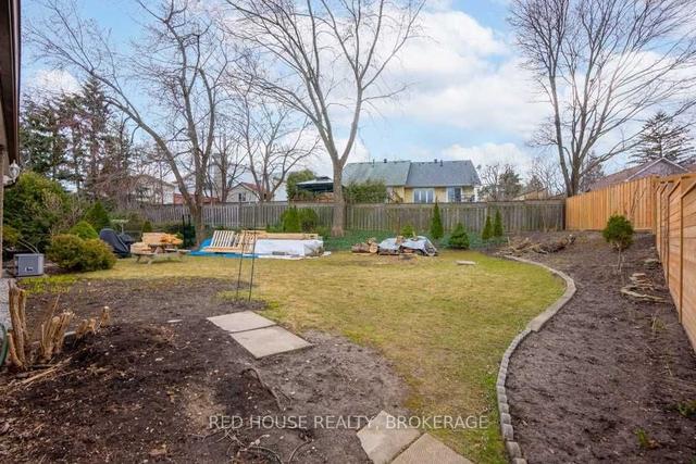 3204 Martins Pine Crt, House detached with 3 bedrooms, 2 bathrooms and 4 parking in Mississauga ON | Image 12
