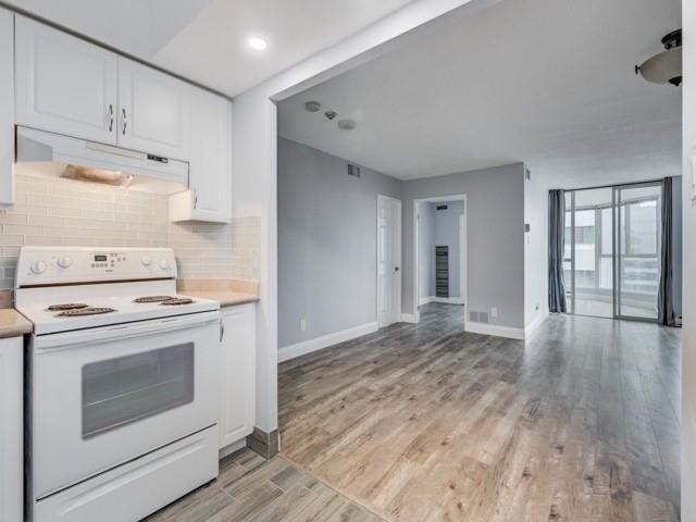 2306 - 55 Centre Ave, Condo with 2 bedrooms, 2 bathrooms and 1 parking in Toronto ON | Image 15