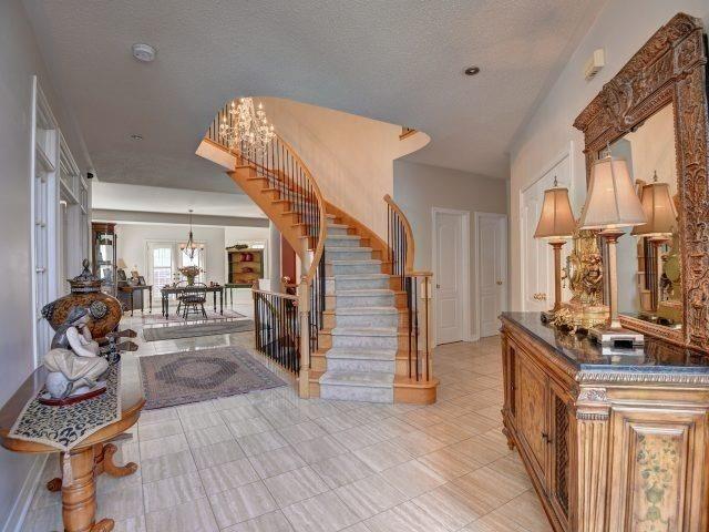 2257 Manor Hill Dr, House detached with 5 bedrooms, 4 bathrooms and 3 parking in Mississauga ON | Image 2