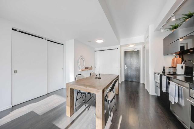 3113 - 125 Peter St, Condo with 2 bedrooms, 2 bathrooms and 1 parking in Toronto ON | Image 2
