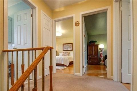 10 Oscar Crt, House detached with 3 bedrooms, 1 bathrooms and 4 parking in Toronto ON | Image 6
