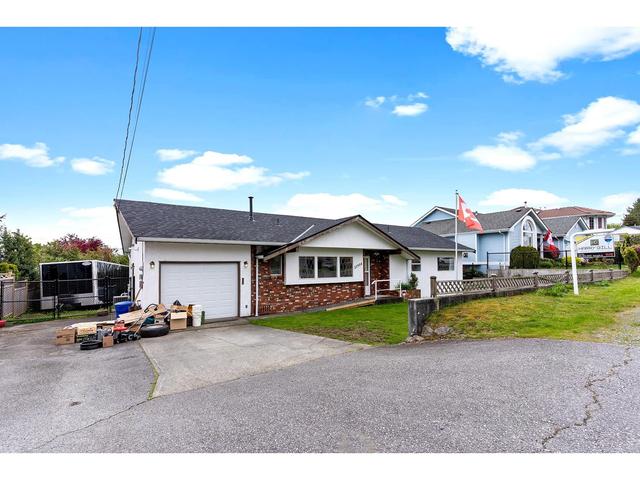 32954 10th Avenue, House detached with 2 bedrooms, 2 bathrooms and 6 parking in Mission BC | Card Image
