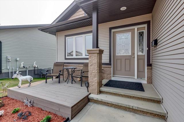 6 Paramount Crescent, House detached with 5 bedrooms, 3 bathrooms and 2 parking in Blackfalds AB | Image 2