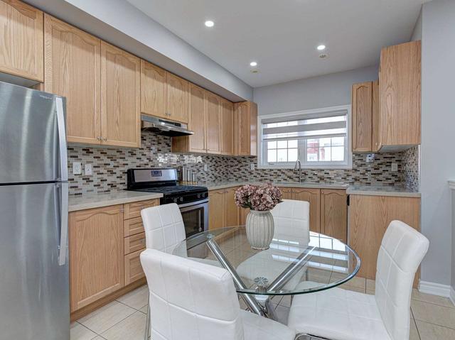 7 - 26 Aspen Hills Rd, House attached with 3 bedrooms, 3 bathrooms and 2 parking in Brampton ON | Image 2