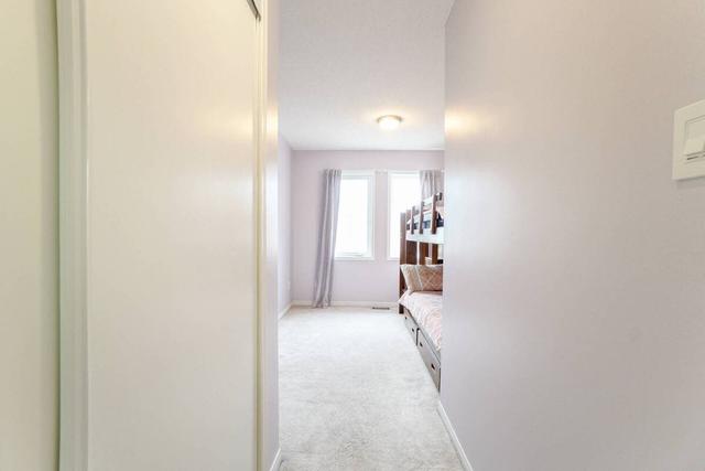 7070 Fairmeadow Cres, House attached with 3 bedrooms, 2 bathrooms and 2 parking in Mississauga ON | Image 15