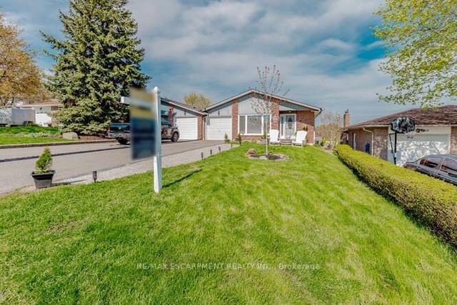36 Hesp Dr, House detached with 3 bedrooms, 2 bathrooms and 4 parking in Caledon ON | Image 1