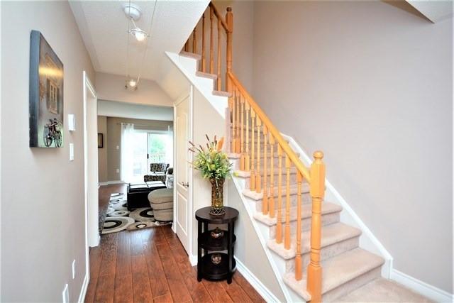 104 Holgate St, House attached with 3 bedrooms, 2 bathrooms and 2 parking in Barrie ON | Image 3