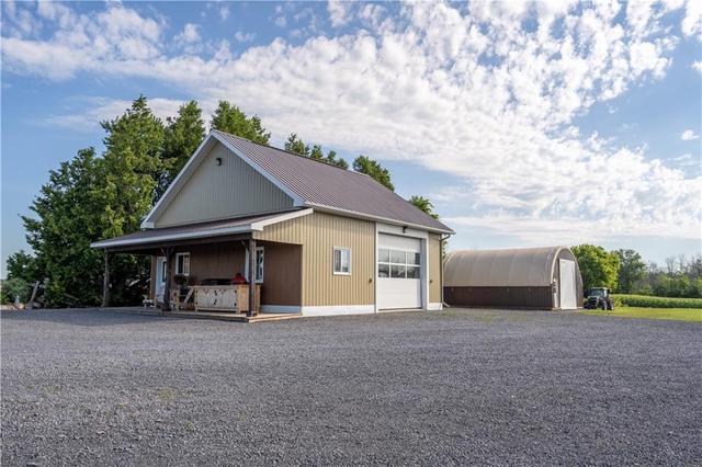 3875 County 14 Road, House detached with 4 bedrooms, 3 bathrooms and 20 parking in South Stormont ON | Image 3