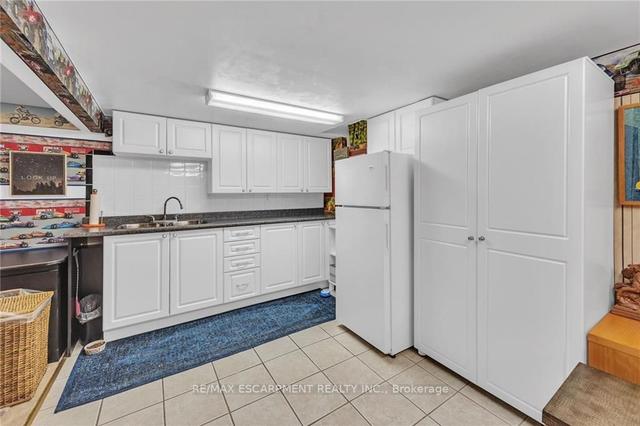 204 Bell Ave, House detached with 2 bedrooms, 3 bathrooms and 5 parking in Hamilton ON | Image 18