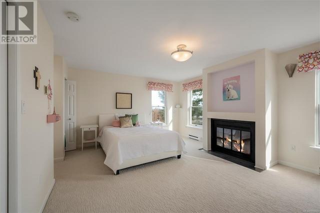 244 King George Terr, House detached with 4 bedrooms, 3 bathrooms and 4 parking in Oak Bay BC | Image 44